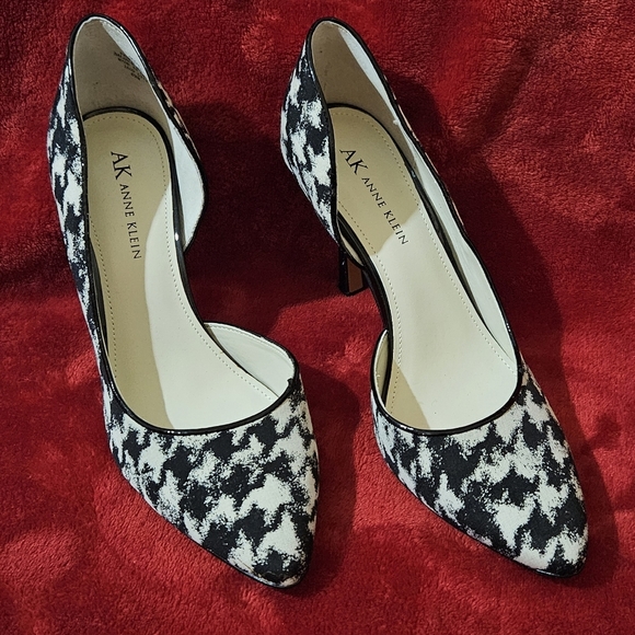 Anne Klein Black and White Houndstooth Heels - Picture 3 of 11